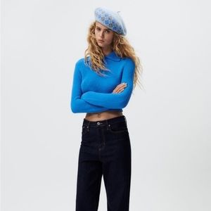 Zara, size M. Soft and nice fabric, send out light  blue color 💙